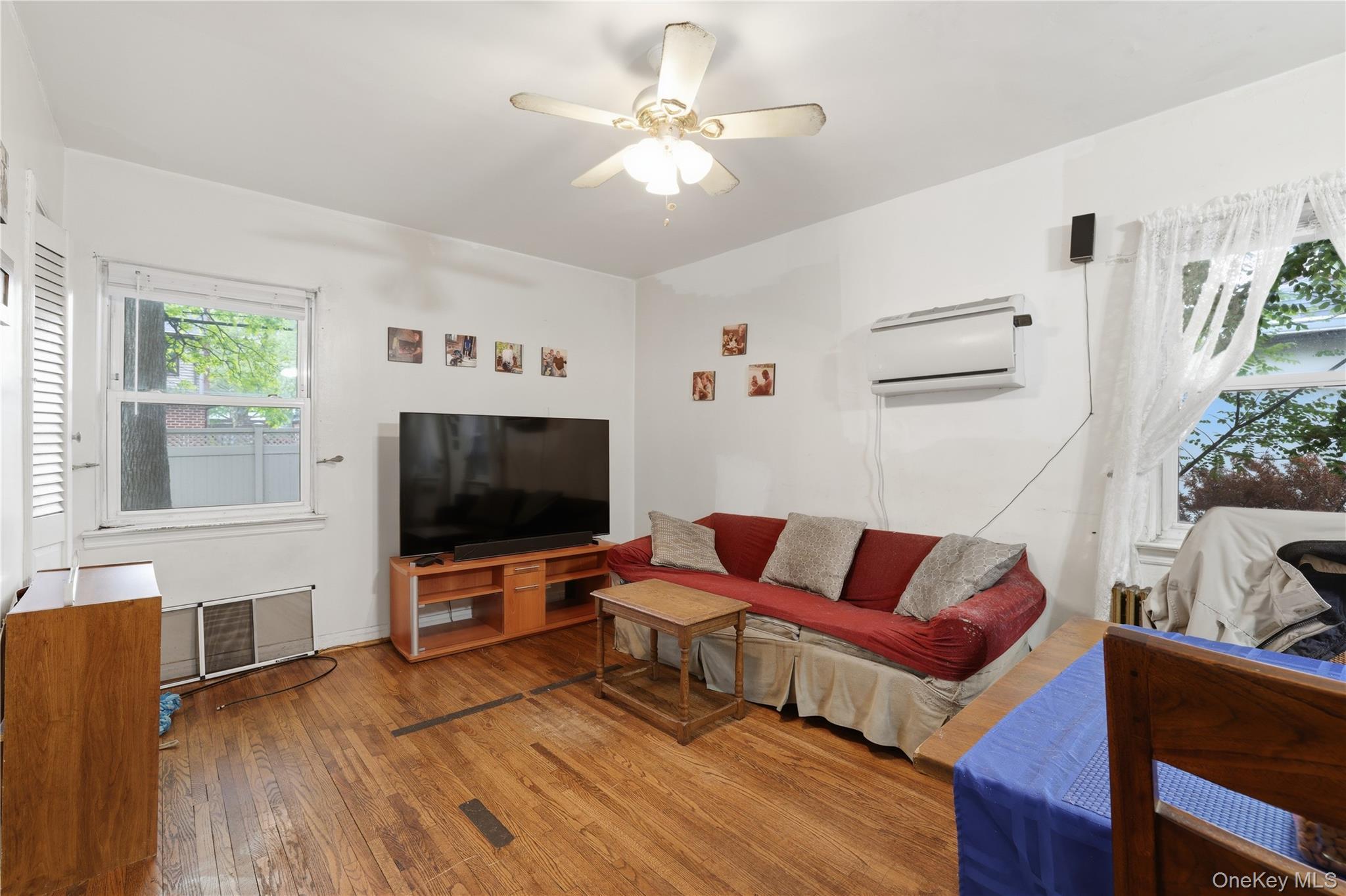 214th St, Oakland Gardens, NY 11364