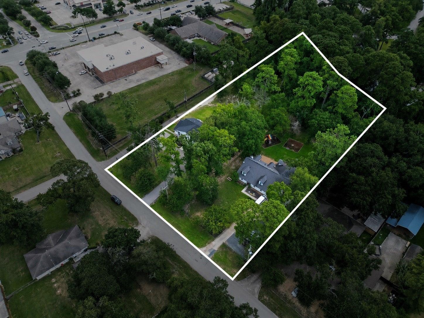 E Hawthorne Dr, Spring, TX 77386