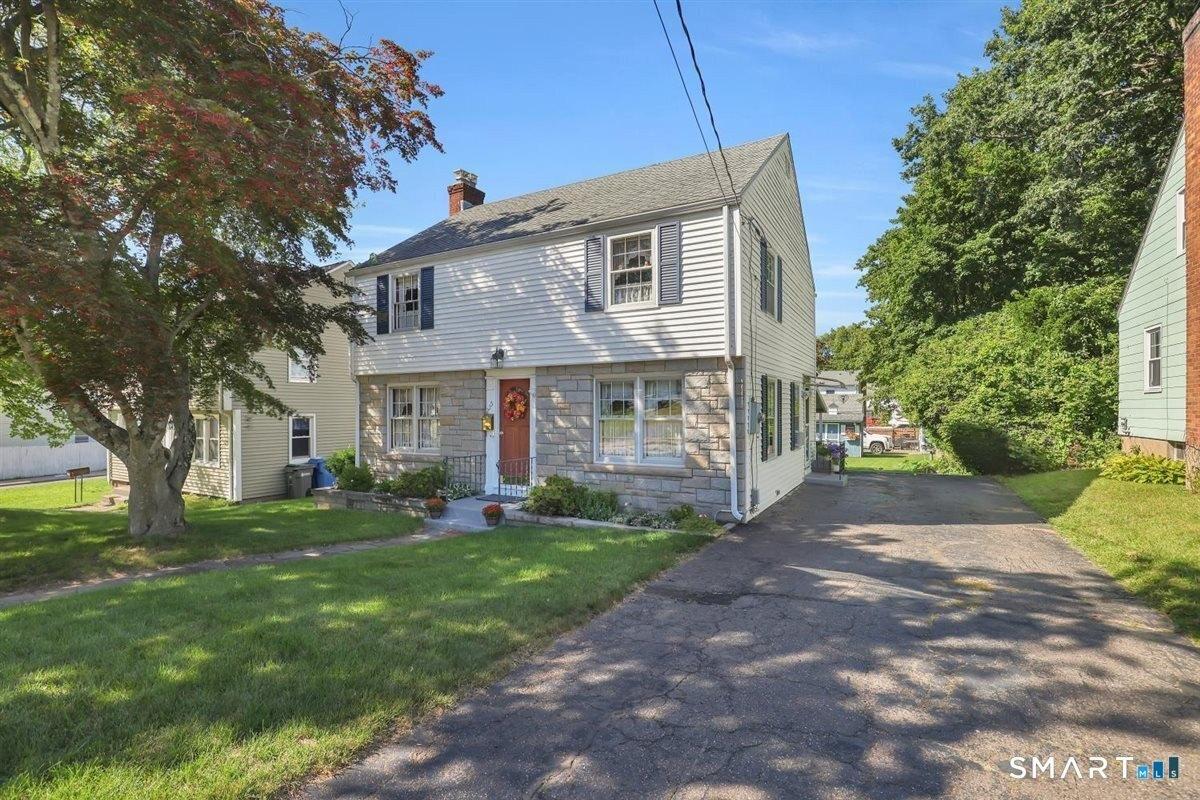 Oak St, Manchester, CT 06040