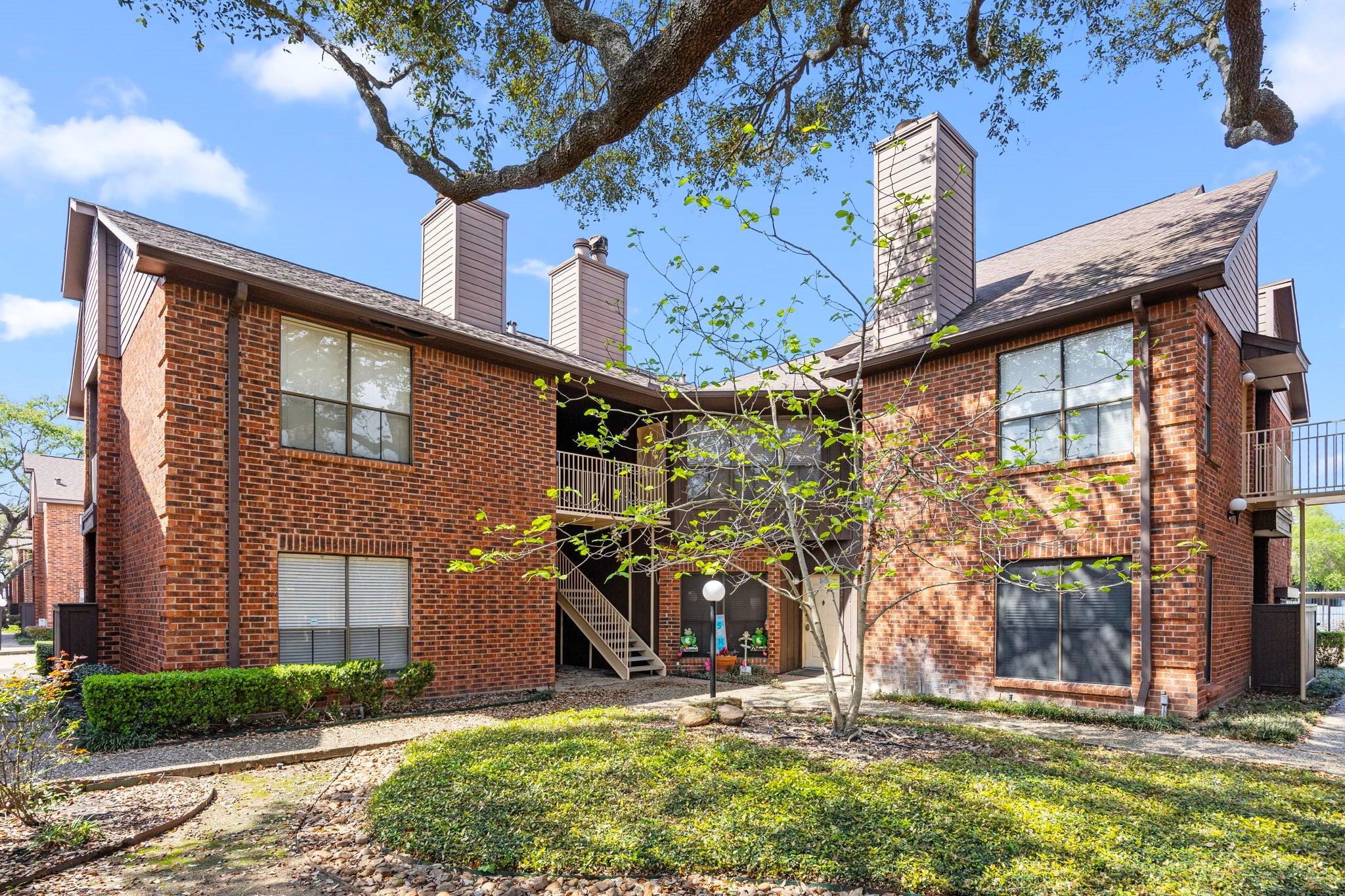 Walnut Bend Ln, Houston, TX 77042