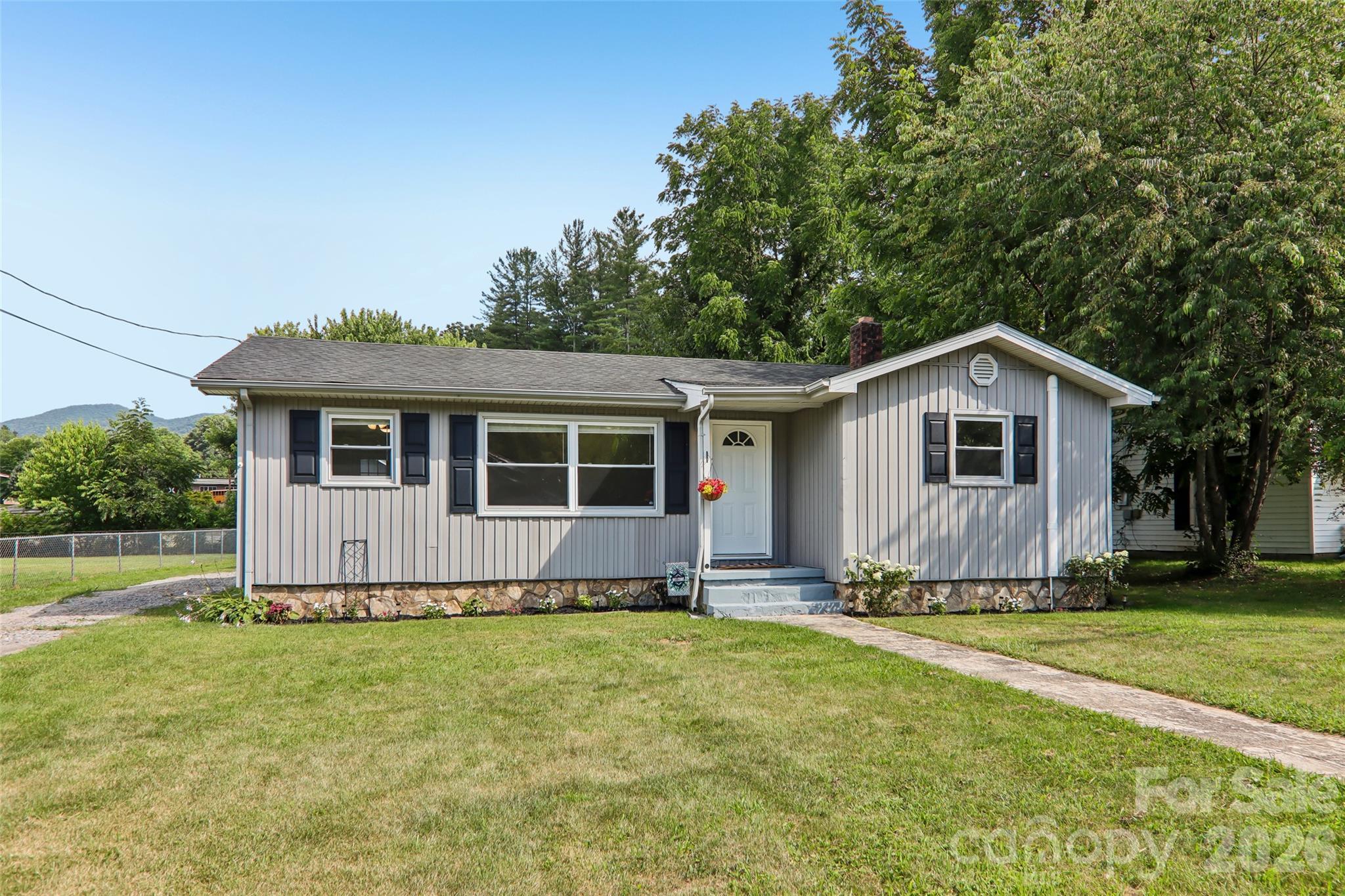 Killian St, Waynesville, NC 28786
