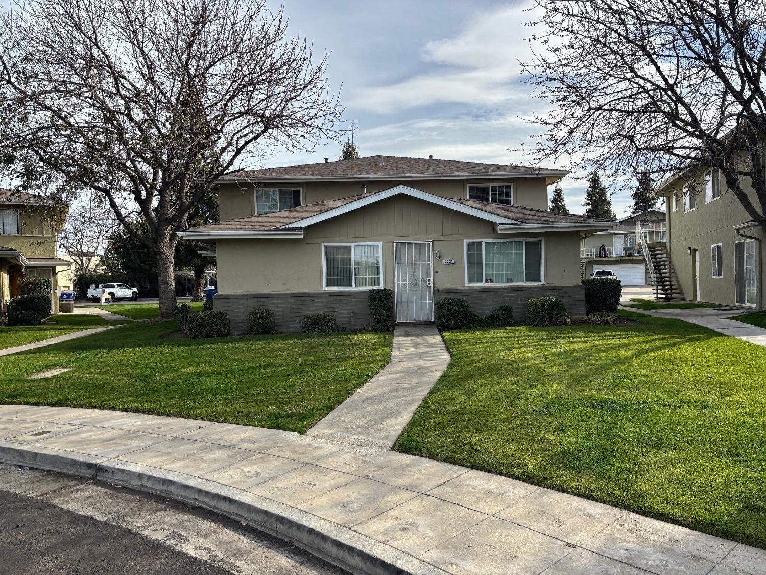 Sylmar Ave, Clovis, CA 93612