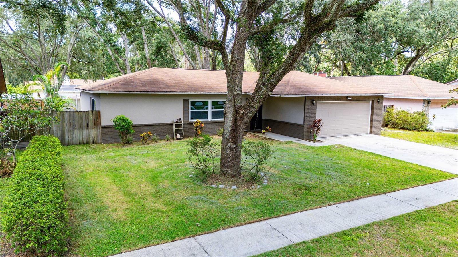 Forrest Crest Cir, Lutz, FL 33549