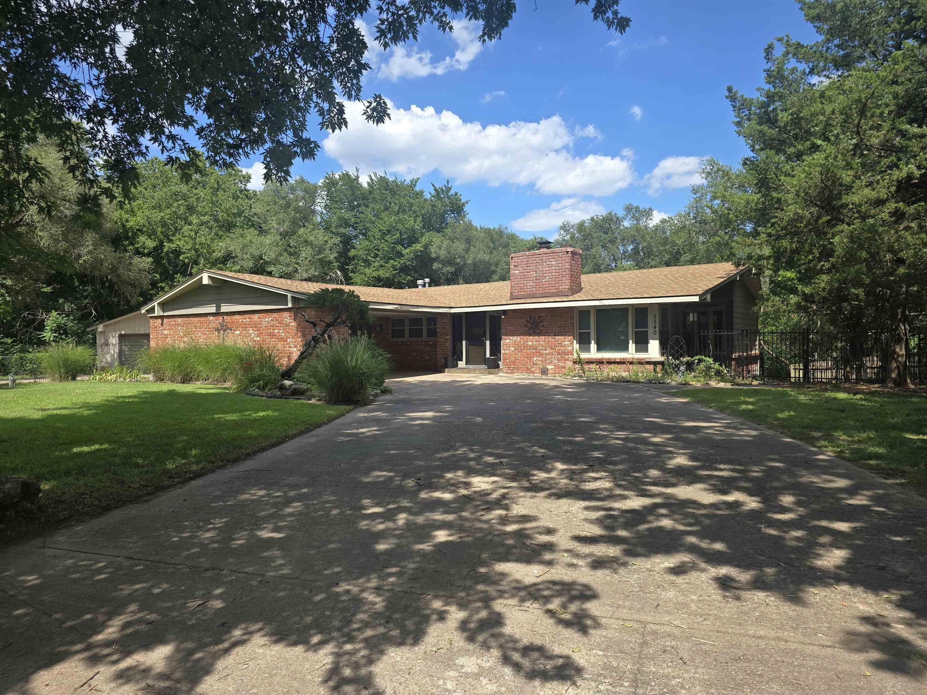 N Porter Ave, Wichita, KS 67204