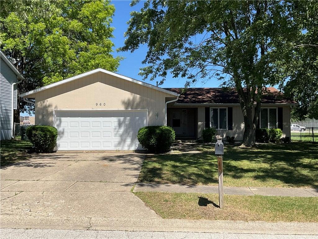 Hancock Dr, Decatur, IL 62521