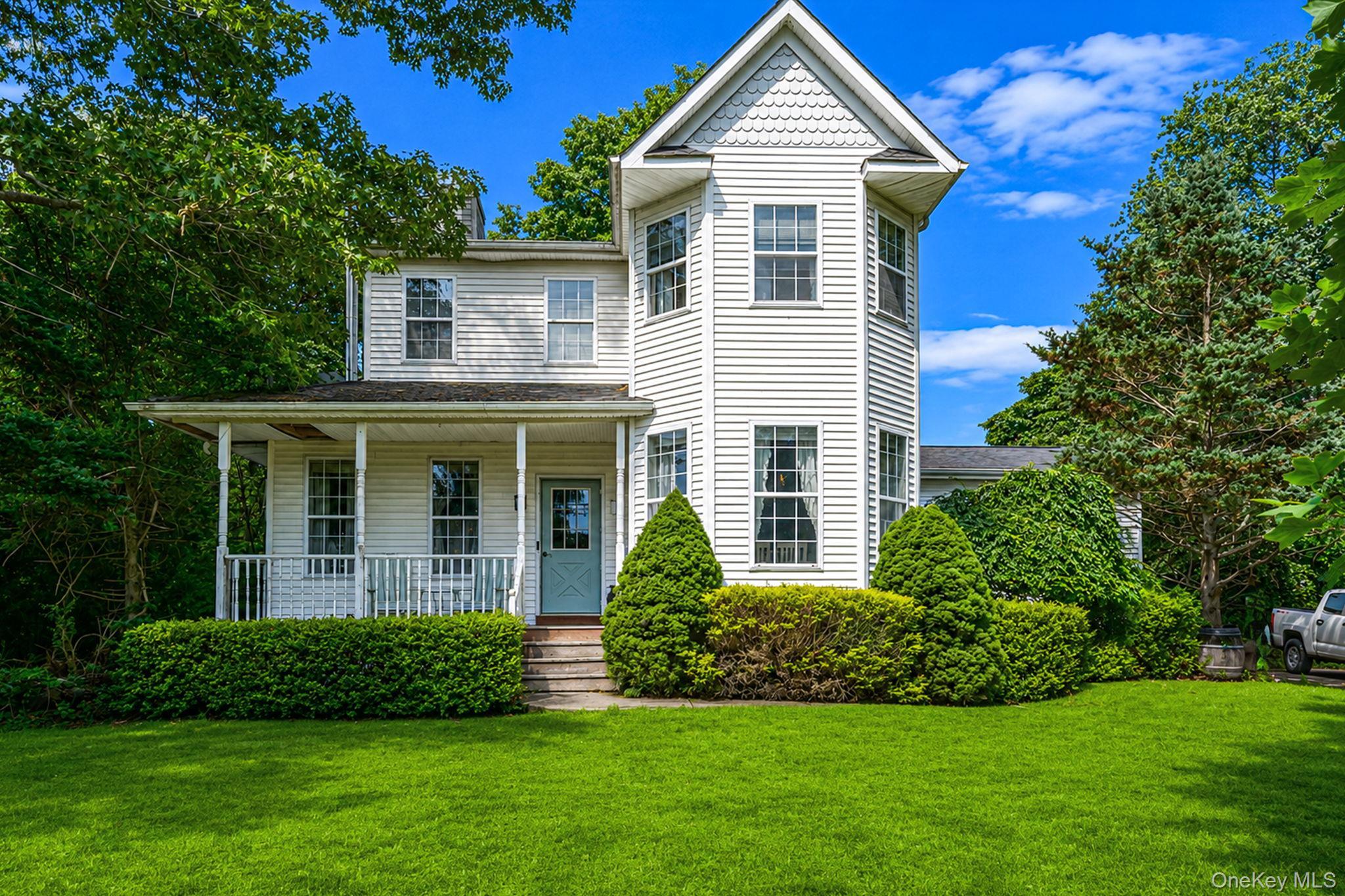 Holiday Blvd, Center Moriches, NY 11934