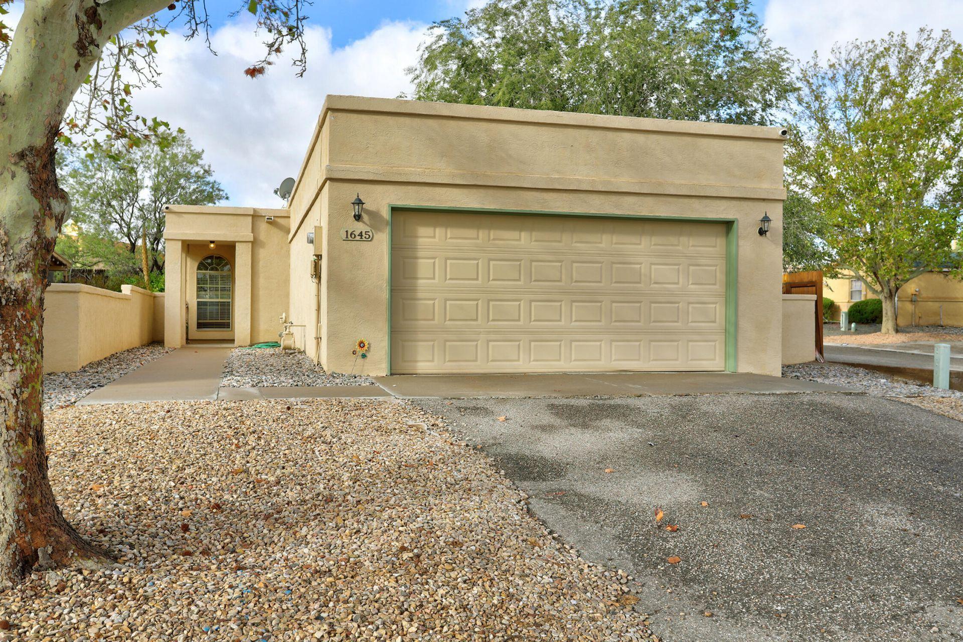 Evelyn Dr Ne, Rio Rancho, NM 87144