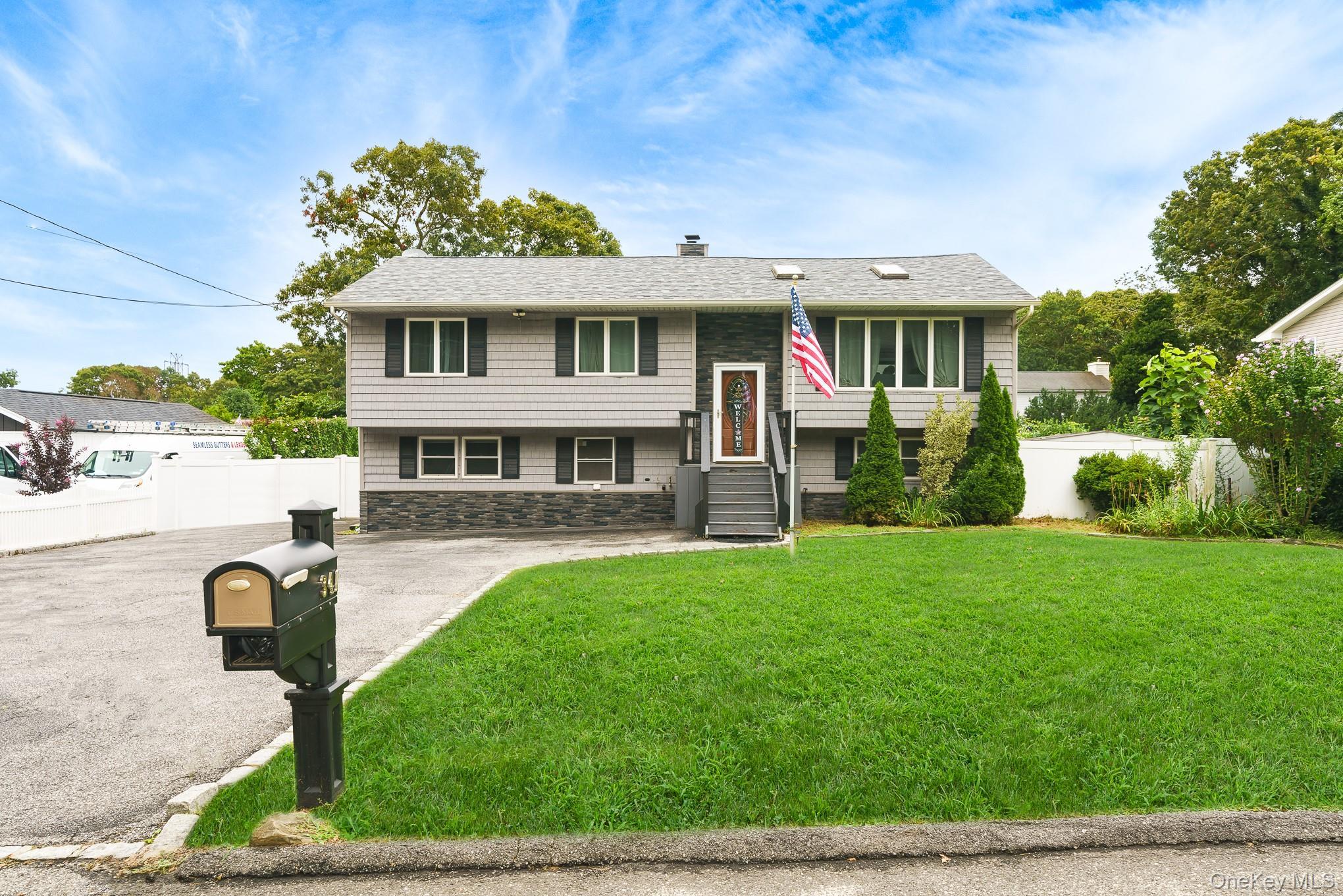 Avenue B, Ronkonkoma, NY 11779