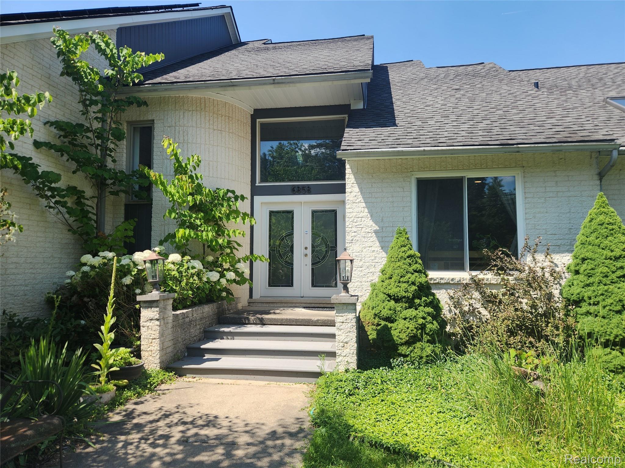 Brockhurst Blvd, West Bloomfield, MI 48322