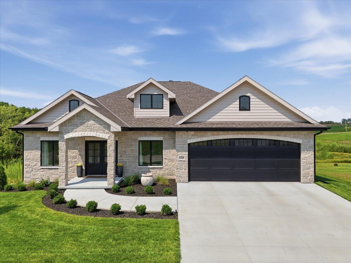 W Ardmore St, Council Bluffs, IA 51503
