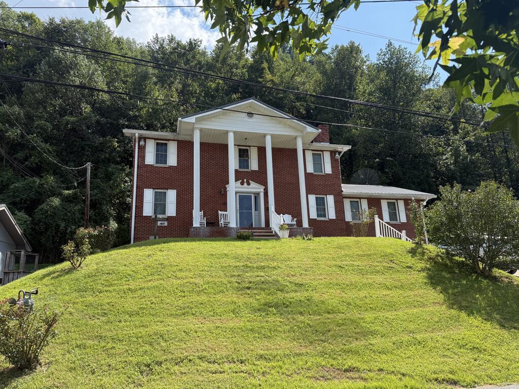 Lincoln Ave, Paintsville, KY 41240