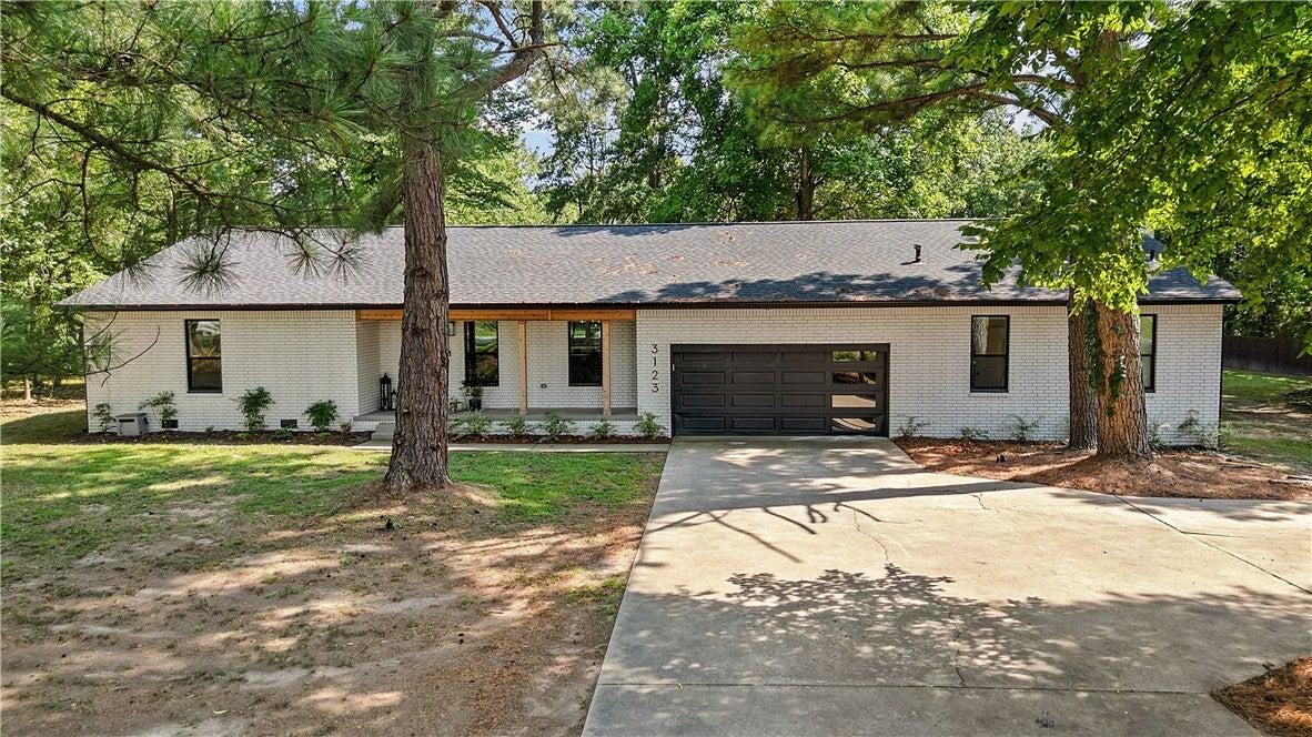 W Howard Nickell Rd, Fayetteville, AR 72704