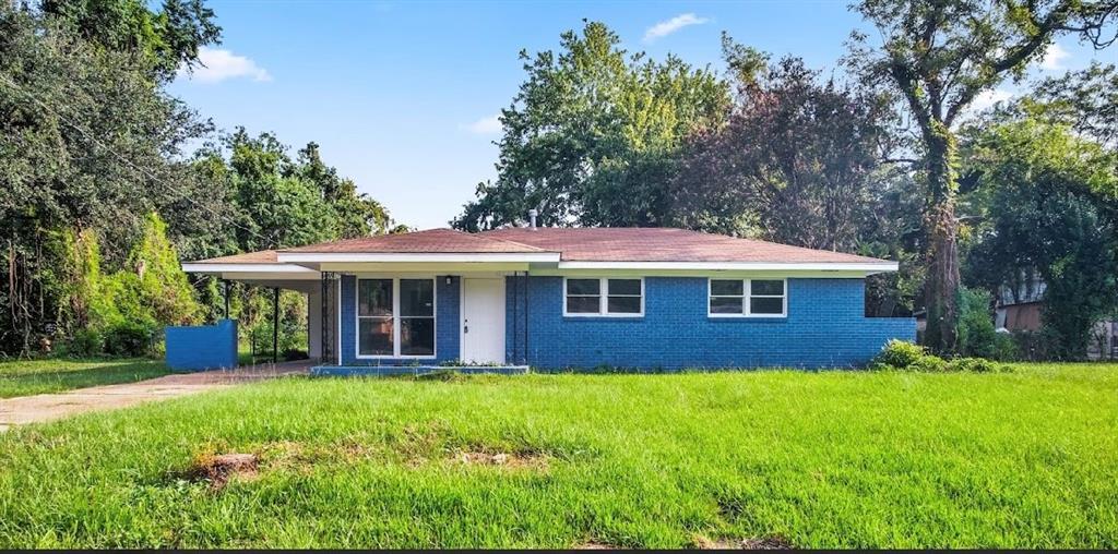 Lanny St, Alexandria, LA 71303
