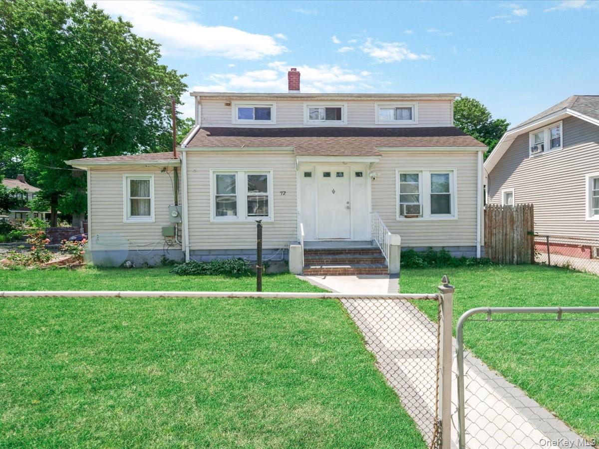 Pleasant Ave, Roosevelt, NY 11575