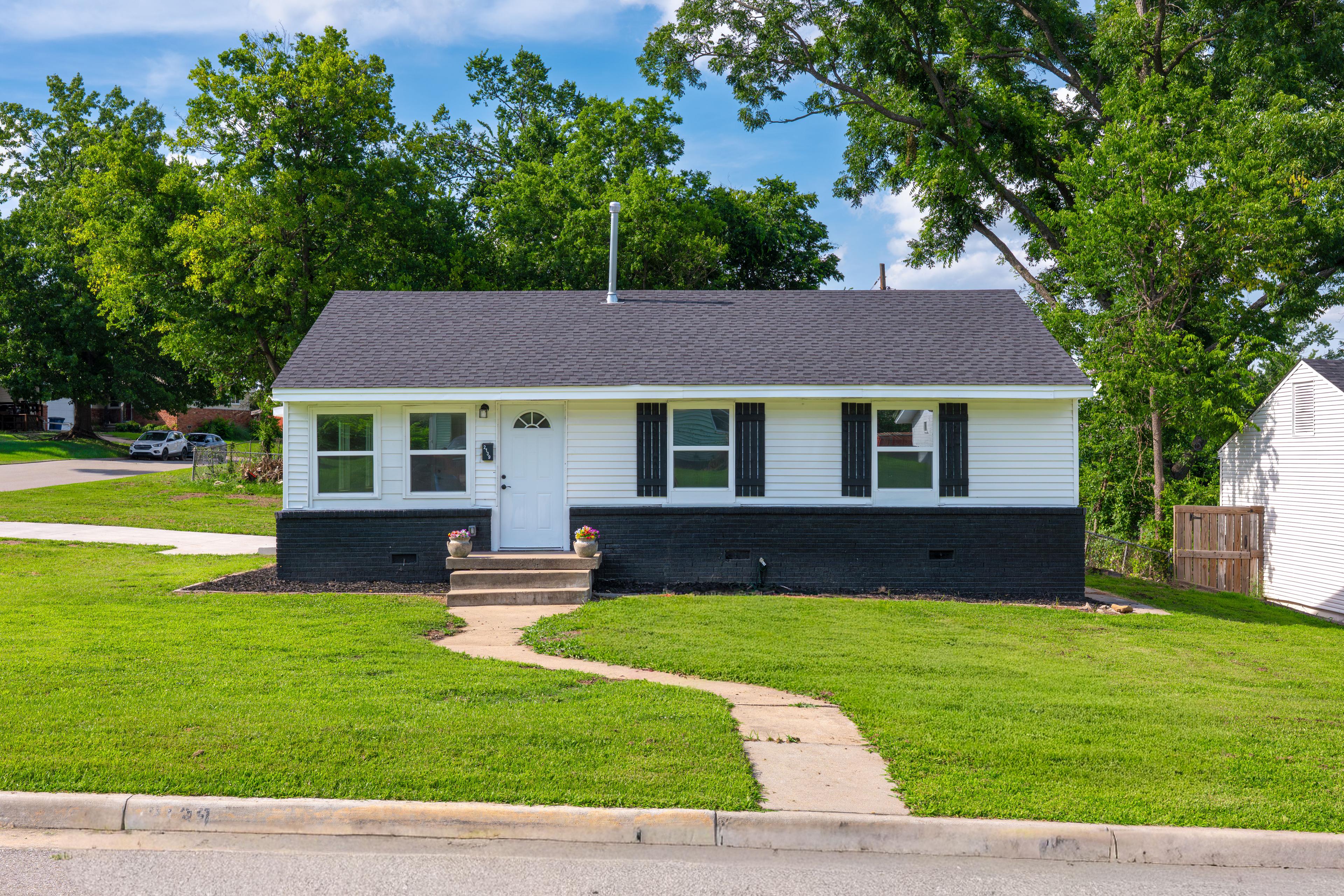 W 46th Pl, Tulsa, OK 74107