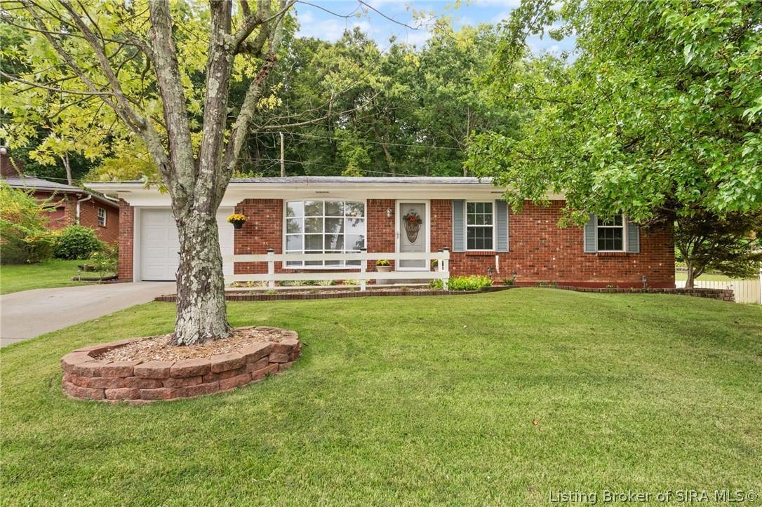 Hamlet Dr, New Albany, IN 47150