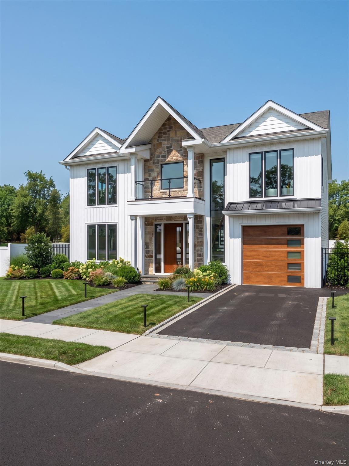 Cliff Ln, Levittown, NY 11756