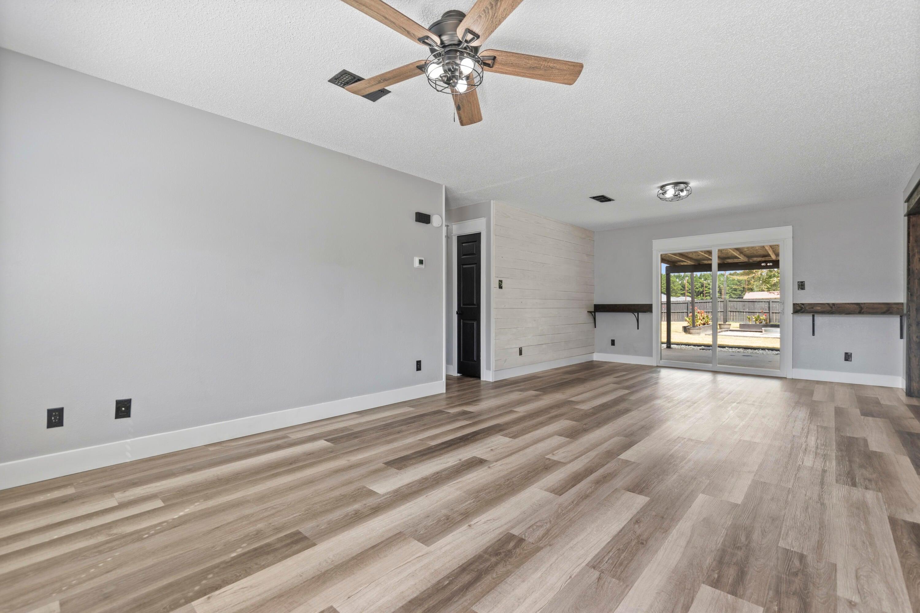 Holly St, New Llano, LA 71461