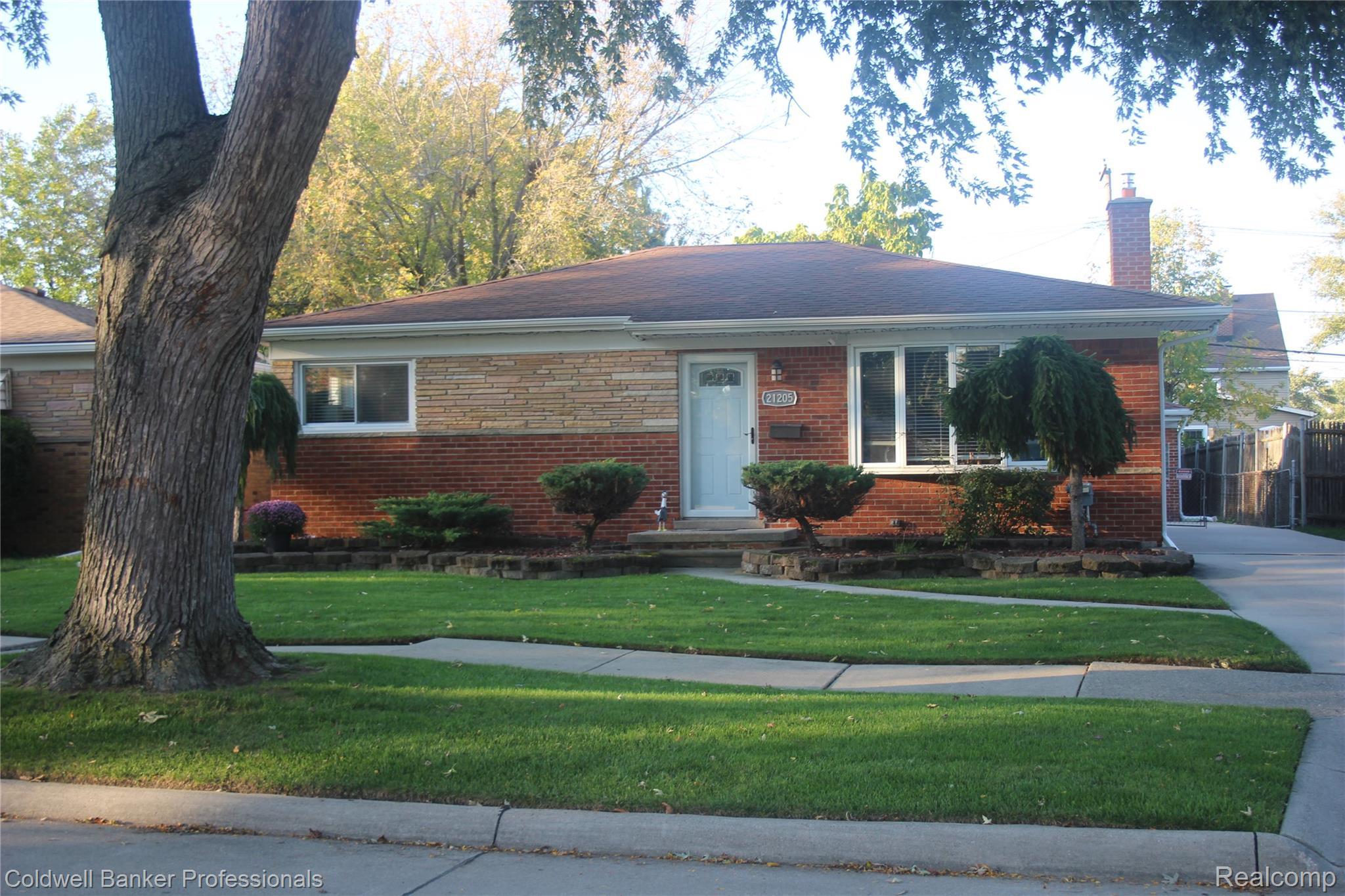 Centennial St, Saint Clair Shores, MI 48081