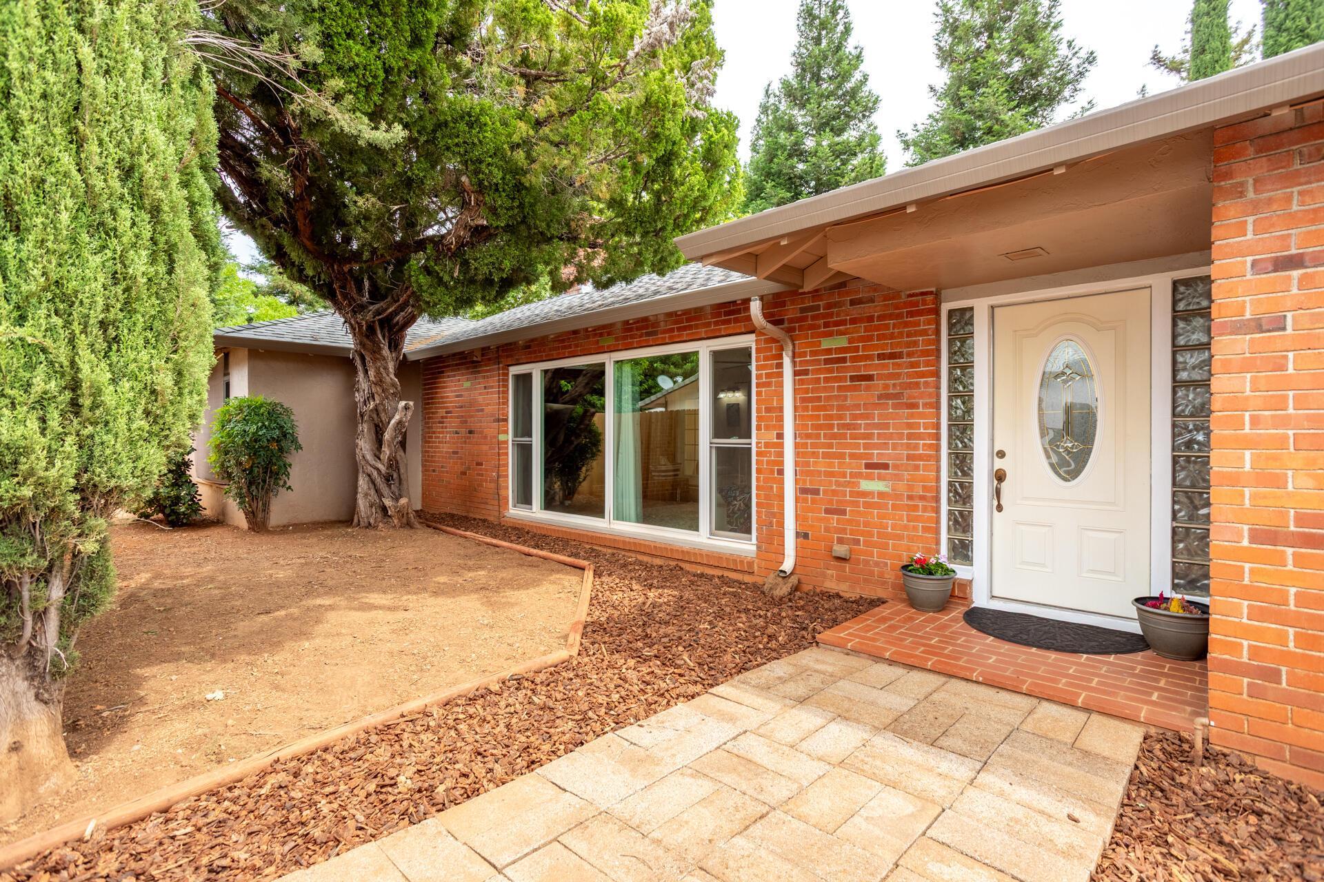 Lazelle Ct, Redding, CA 96002