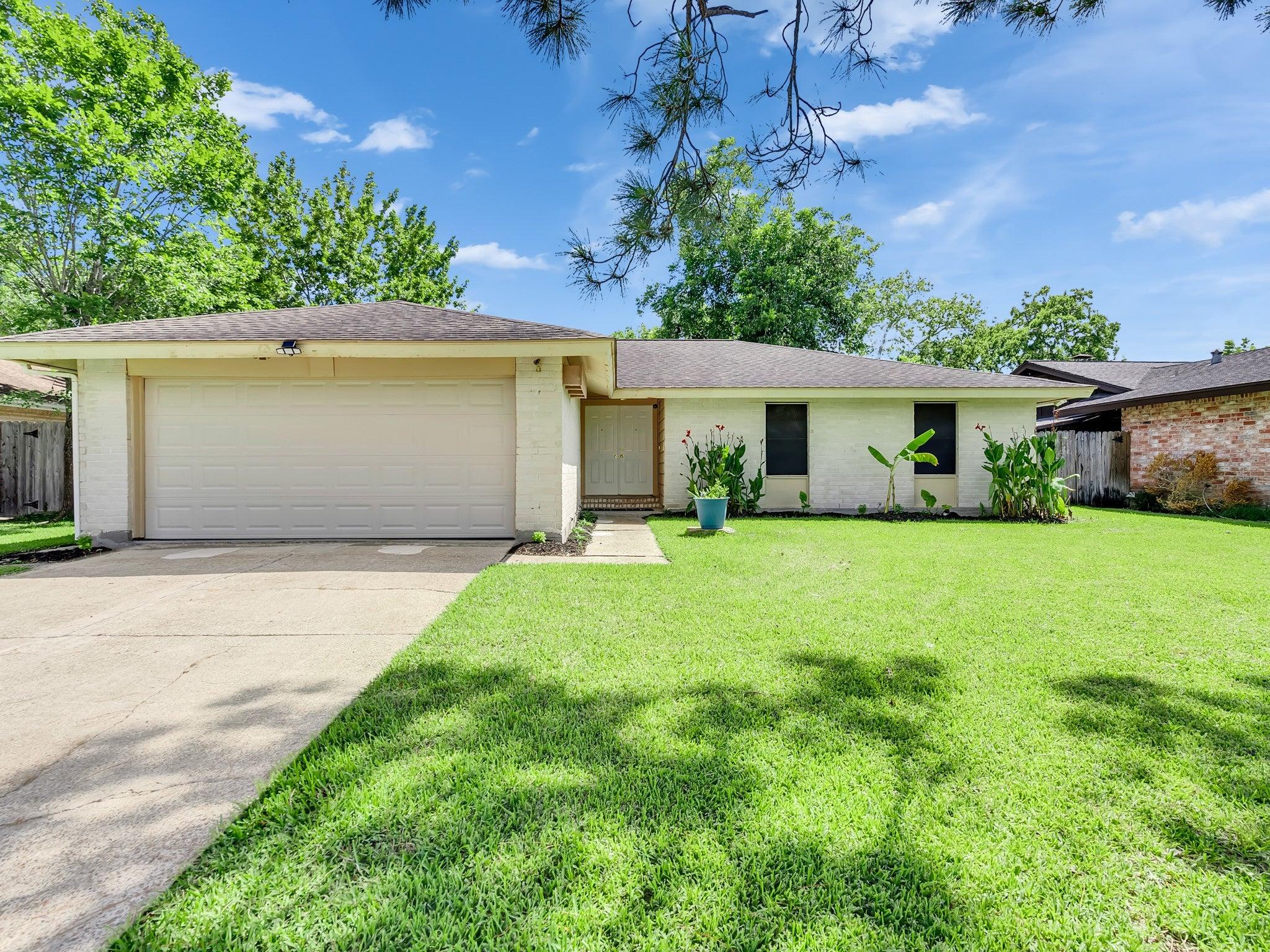 Stardale Ln, Friendswood, TX 77546