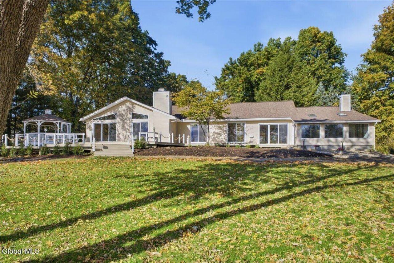 Beach Rd, Halfmoon, NY 12065