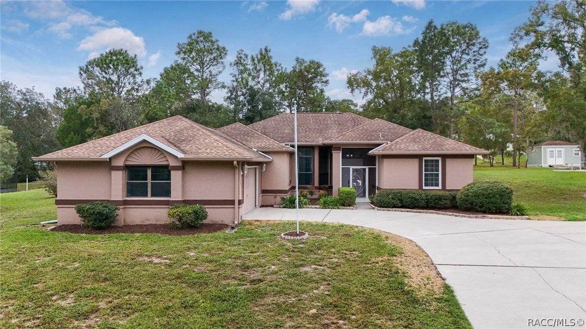E Newhaven St, Inverness, FL 34453