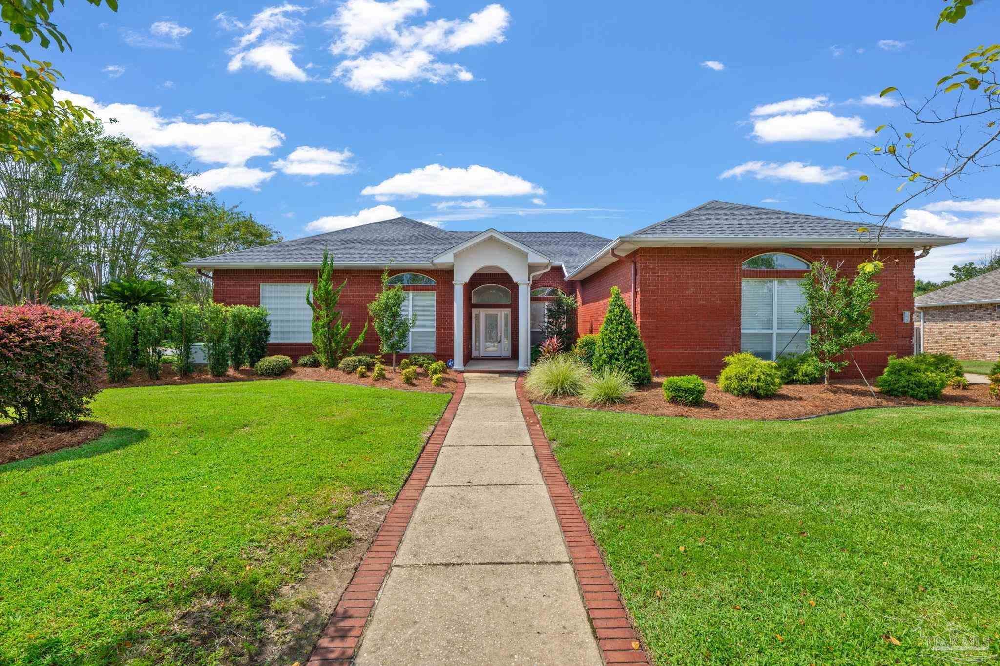 Mary Kate Dr, Gulf Breeze, FL 32563