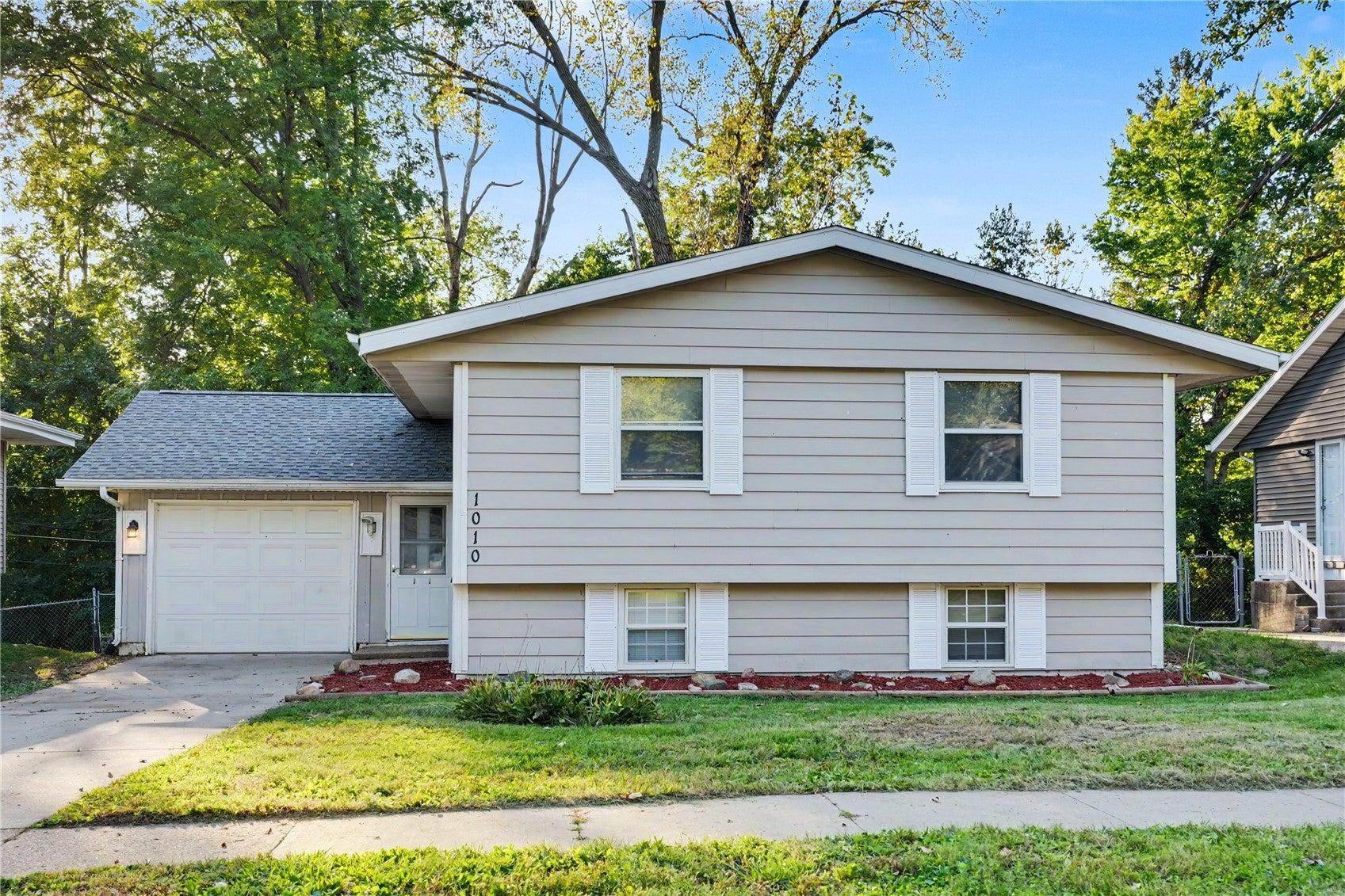 Pawnee Dr Nw, Cedar Rapids, IA 52405