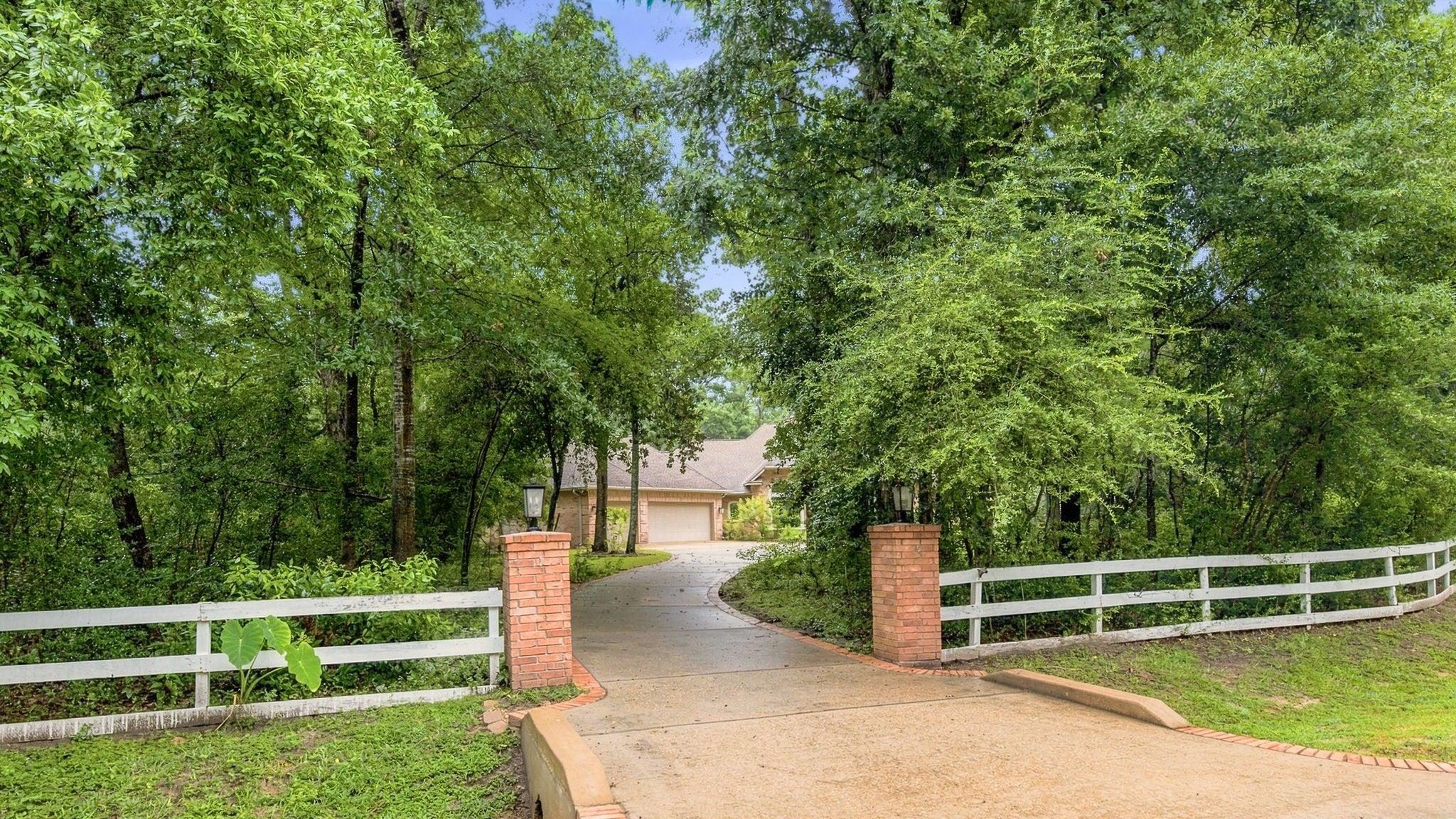 Autumn Run Ln, Conroe, TX 77304