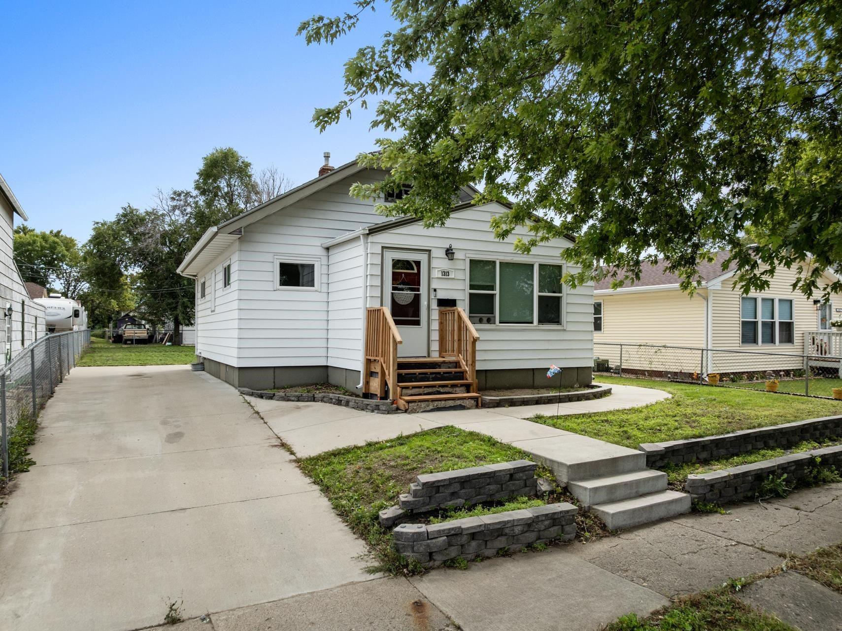 Main St S, Minot, ND 58701