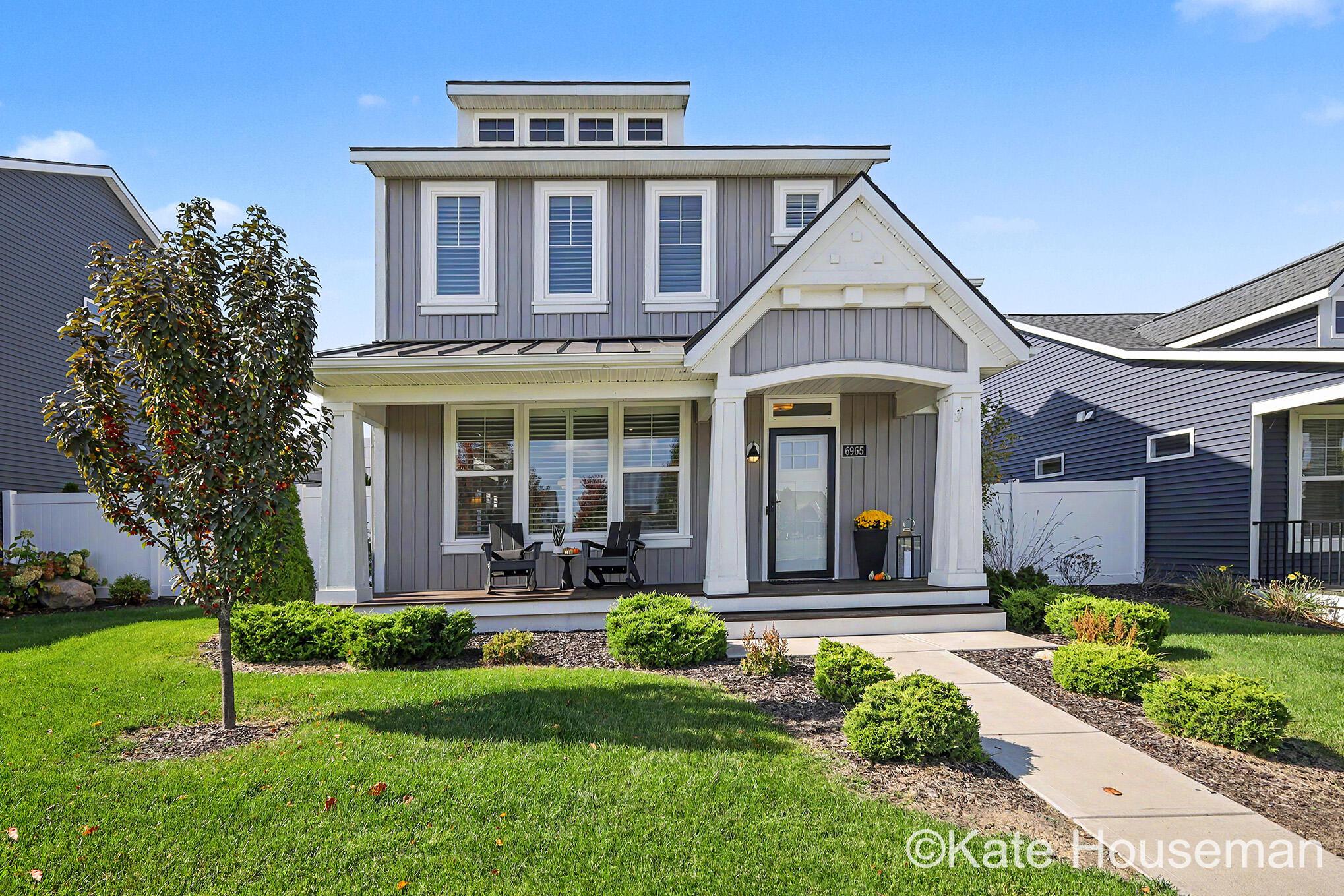 W Rain Garden Ln Ne, Rockford, MI 49341