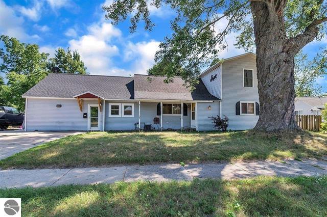 Walnut St, Cadillac, MI 49601