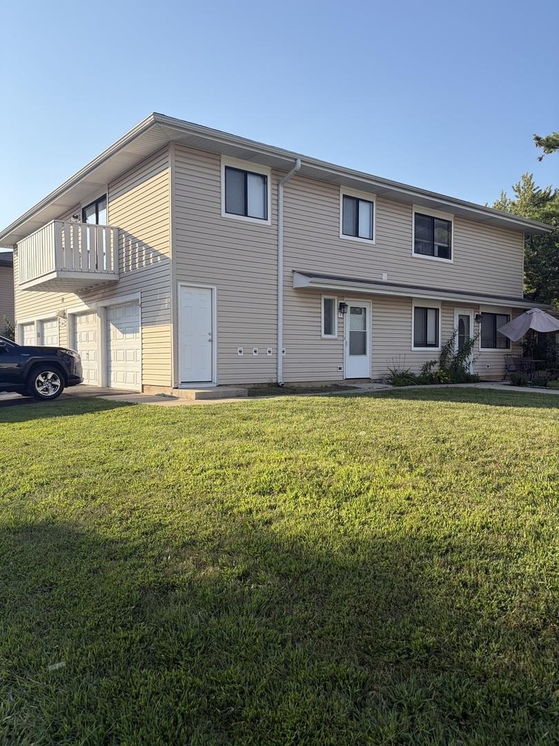 Winchester Cir N, Warrenville, IL 60555