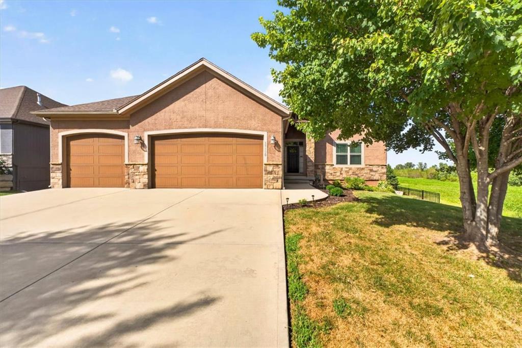 W 197th Pl, Spring Hill, KS 66083