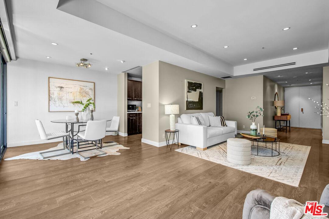 Wilshire Blvd, Los Angeles, CA 90024