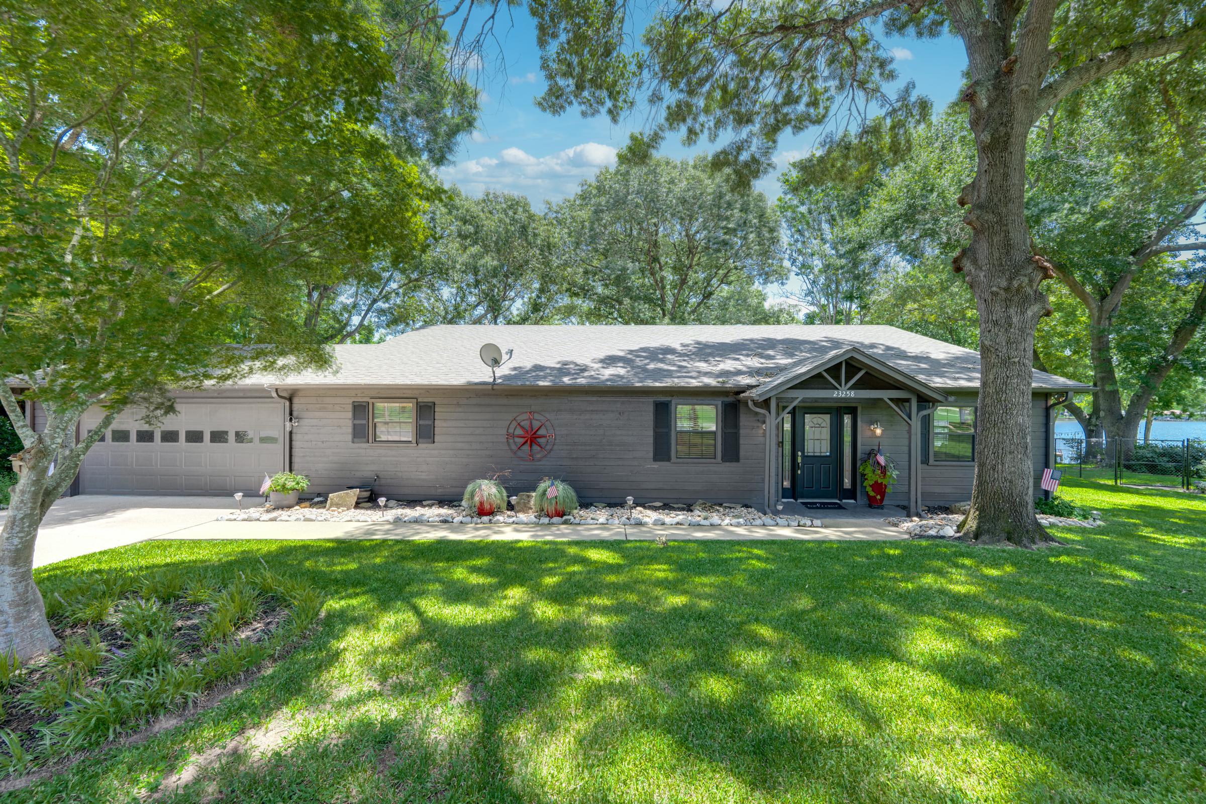 Edgewater Dr, Frankston, TX 75763