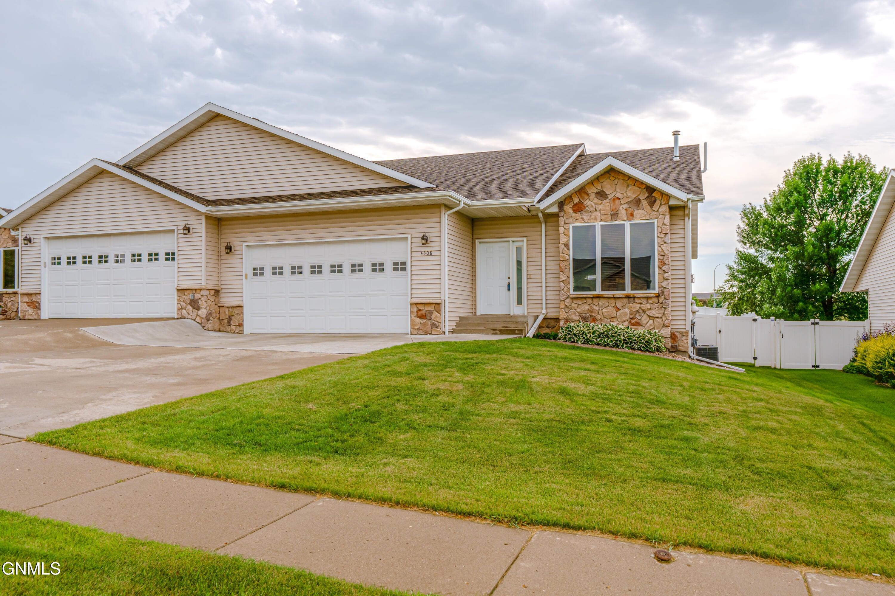 Boulder Ridge Rd, Bismarck, ND 58503