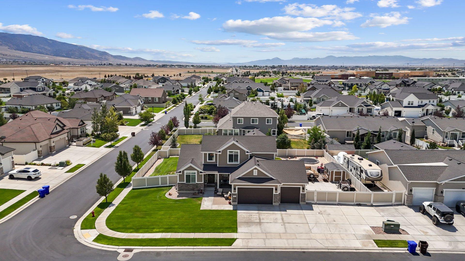 E Lowe Peak Dr, Eagle Mountain, UT 84005