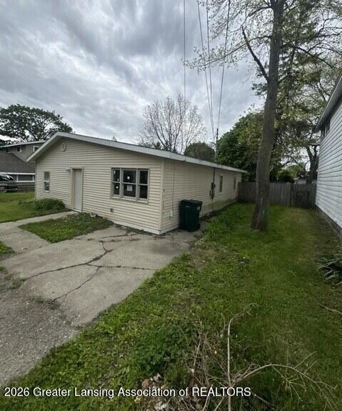 R G Curtiss Ave, Lansing, MI 48911