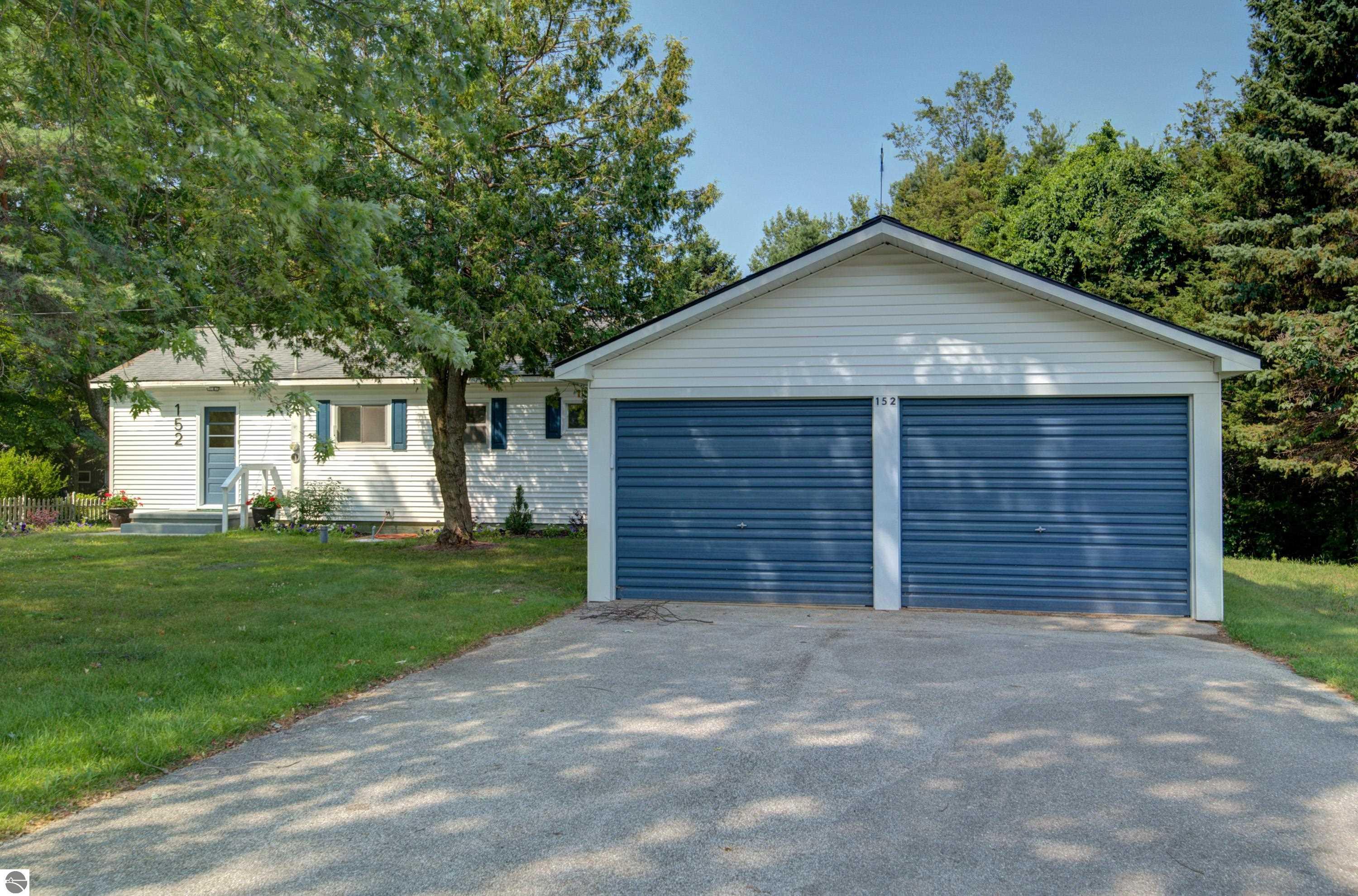 Sunset Dr, Frankfort, MI 49635