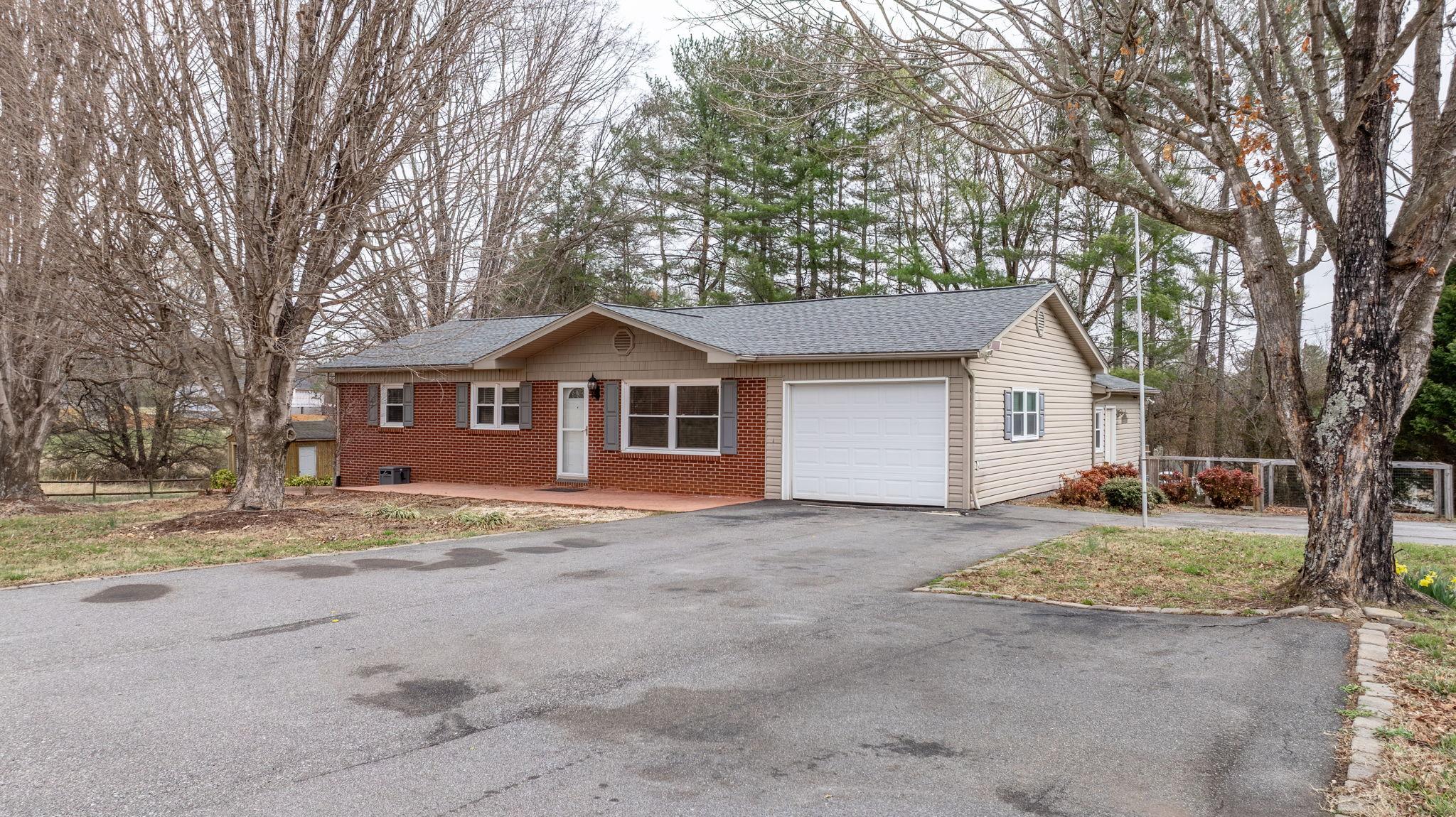 Sheldon St, Hudson, NC 28638