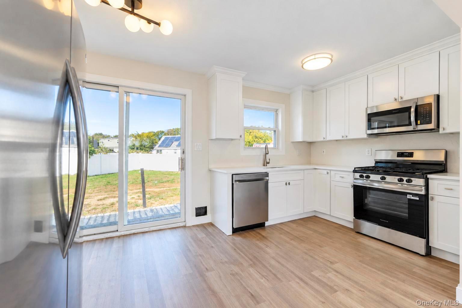 17th St, West Babylon, NY 11704