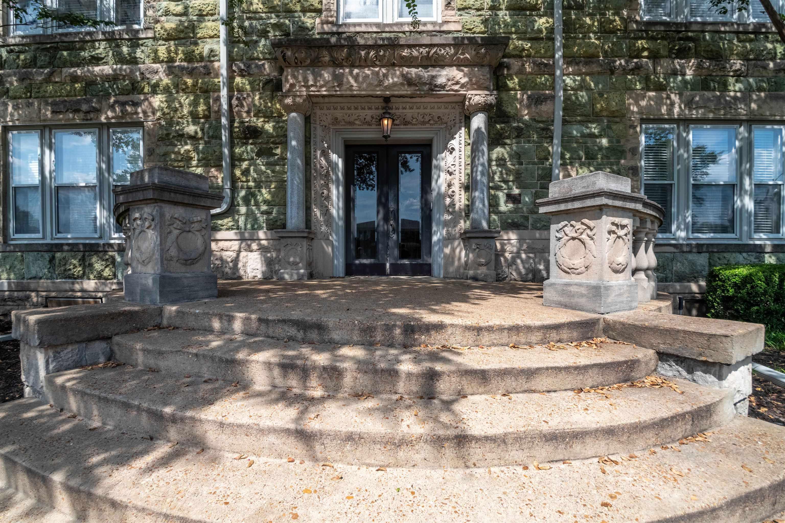 Poplar Ave, Memphis, TN 38105