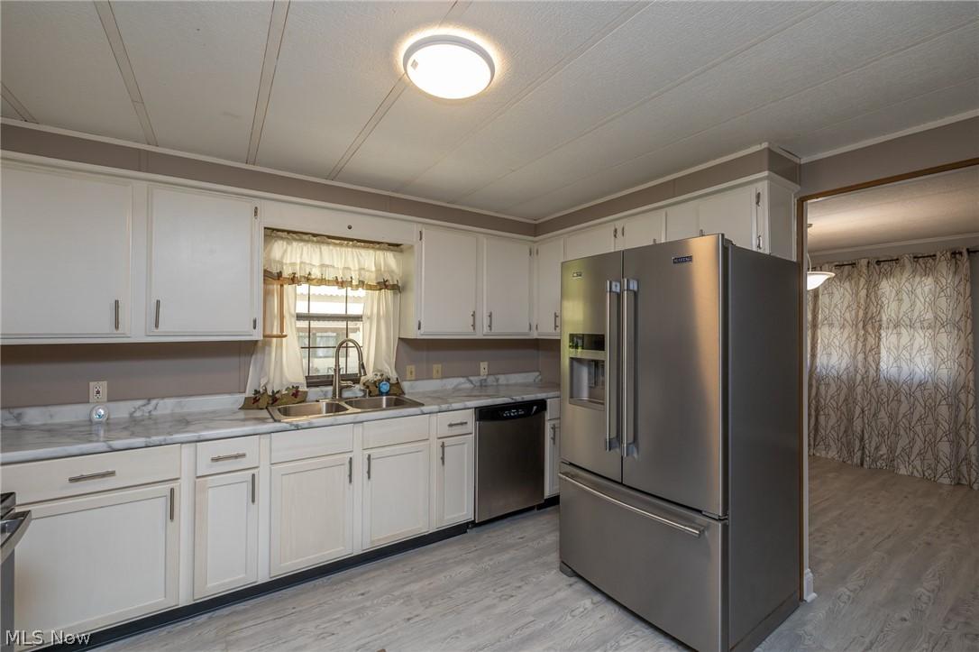 Dogwood Ln, Olmsted Twp, OH 44138