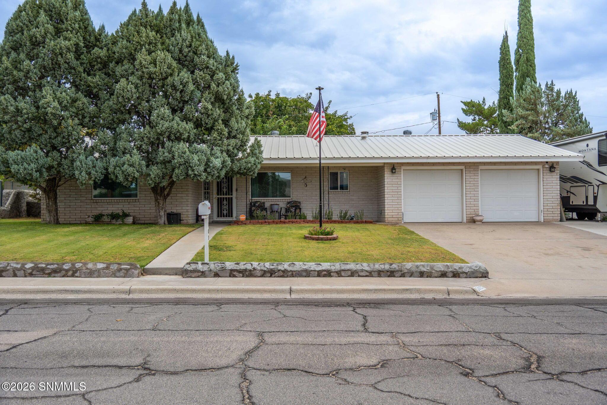 Fairway Cir, Las Cruces, NM 88011