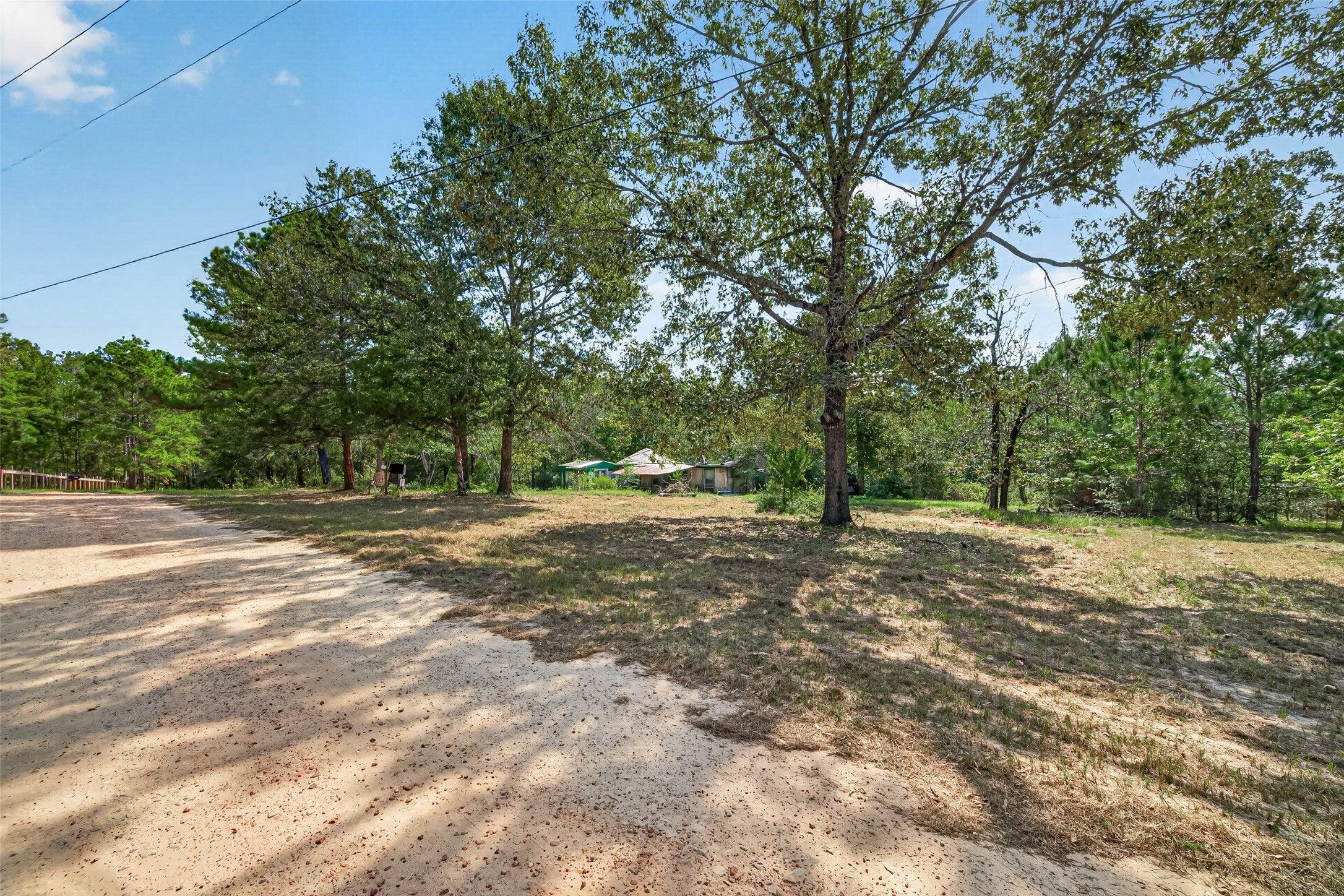 Darrel Hall Dr, Trinity, TX 75862