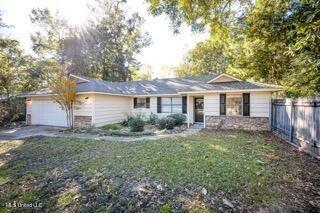 Halstead Rd, Ocean Springs, MS 39564