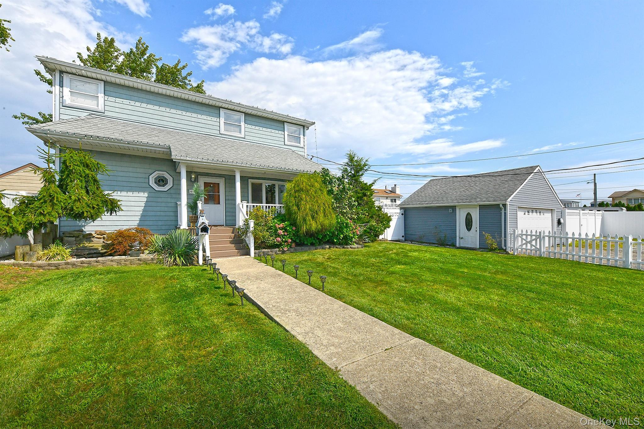 Lake St, Lindenhurst, NY 11757