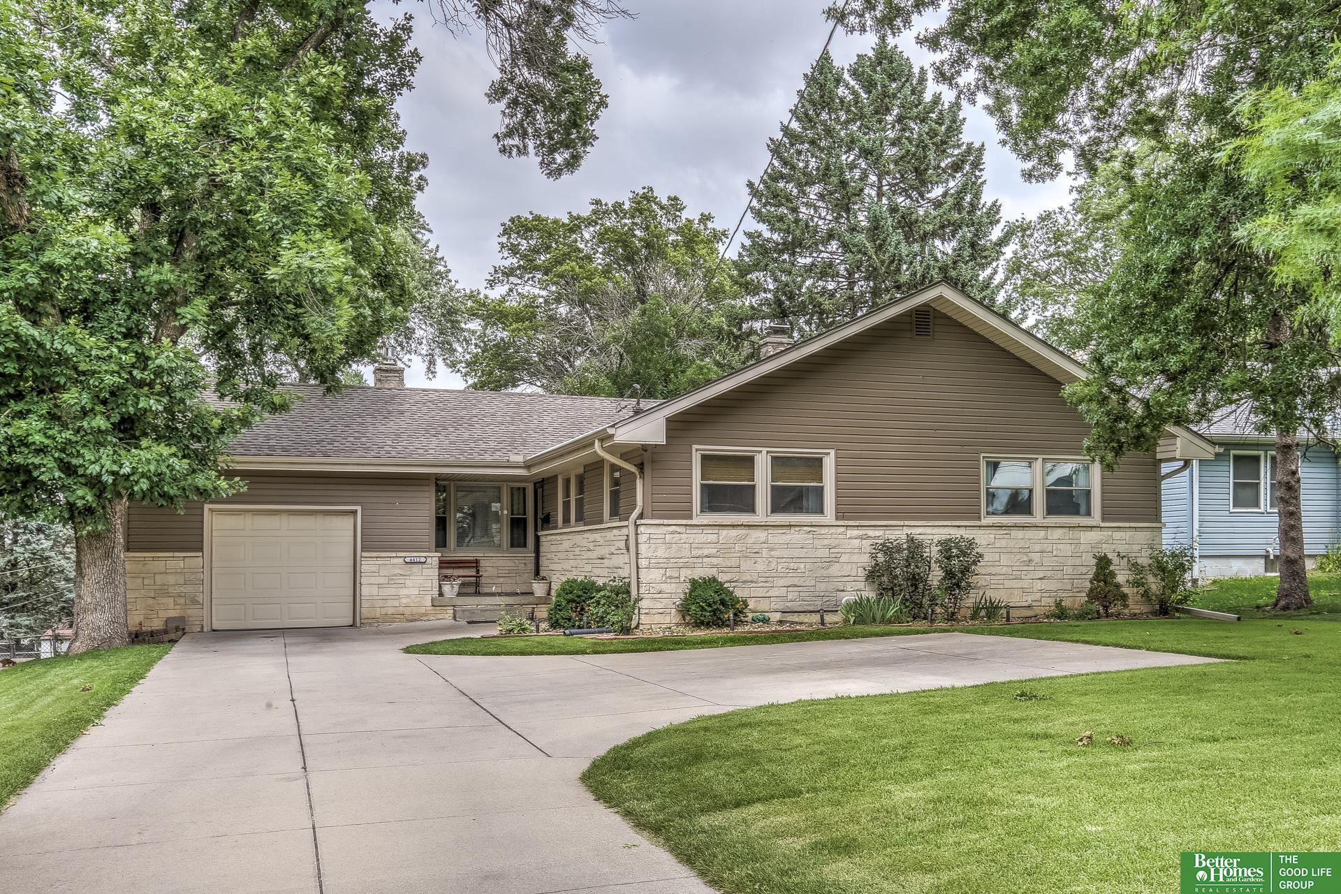 Grover St, Omaha, NE 68105